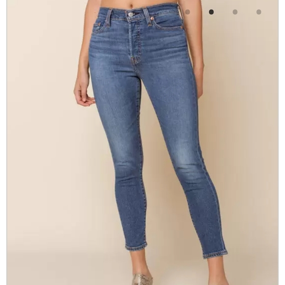 ⭐️ Levi’s wedgie fit skinny jean in devil medium wash - Picture 6 of 13